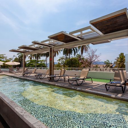 Ramada By Wyndham Acapulco Hotel & Suites Esterno foto