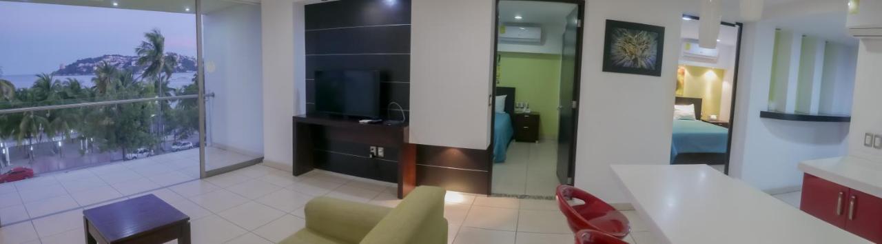 Ramada By Wyndham Acapulco Hotel & Suites Esterno foto