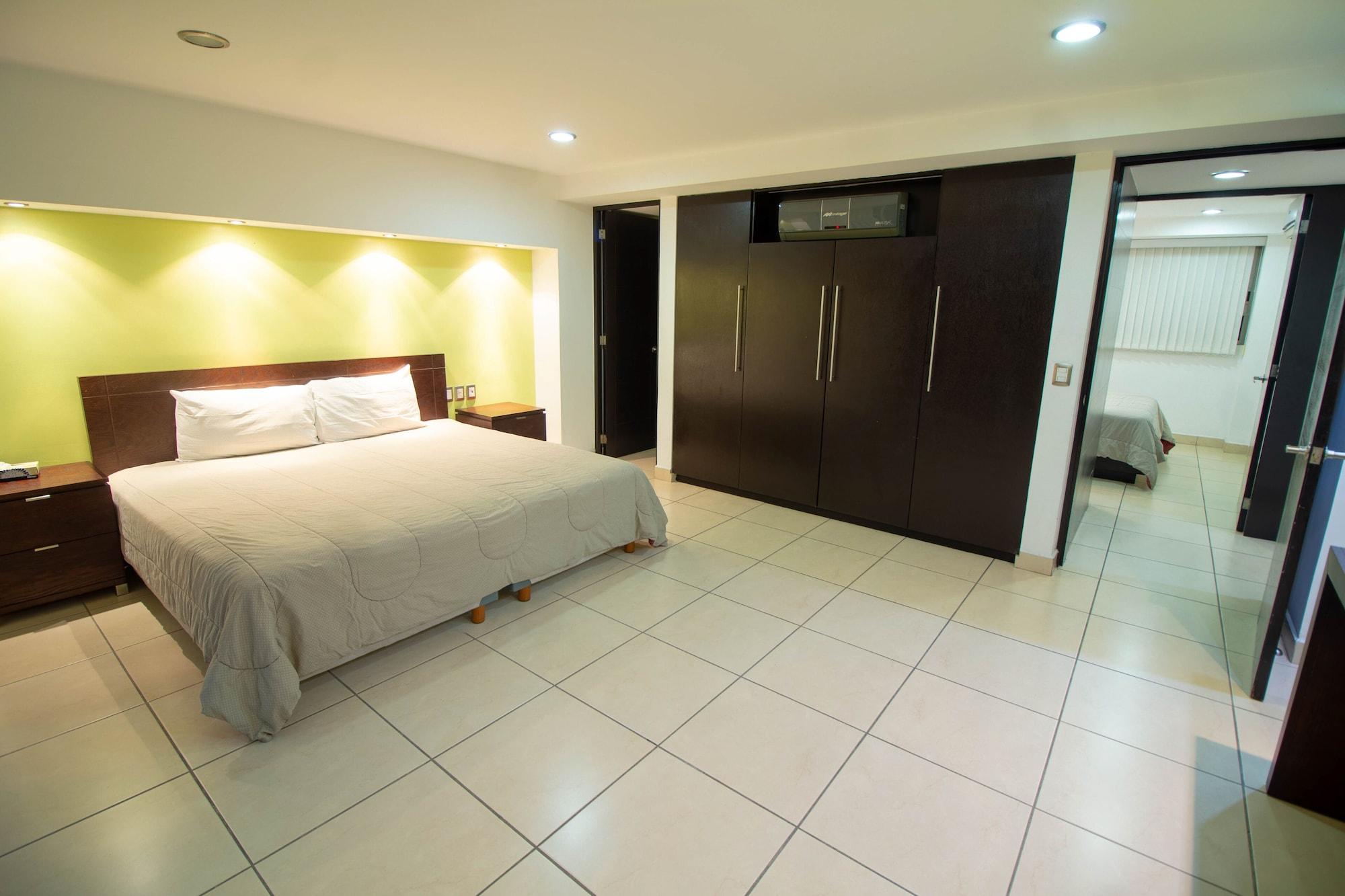 Ramada By Wyndham Acapulco Hotel & Suites Esterno foto