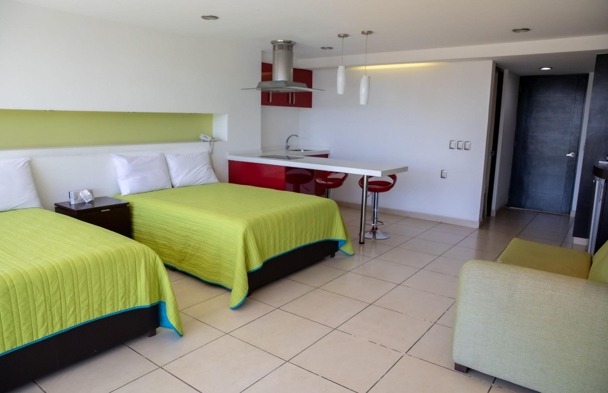 Ramada By Wyndham Acapulco Hotel & Suites Esterno foto