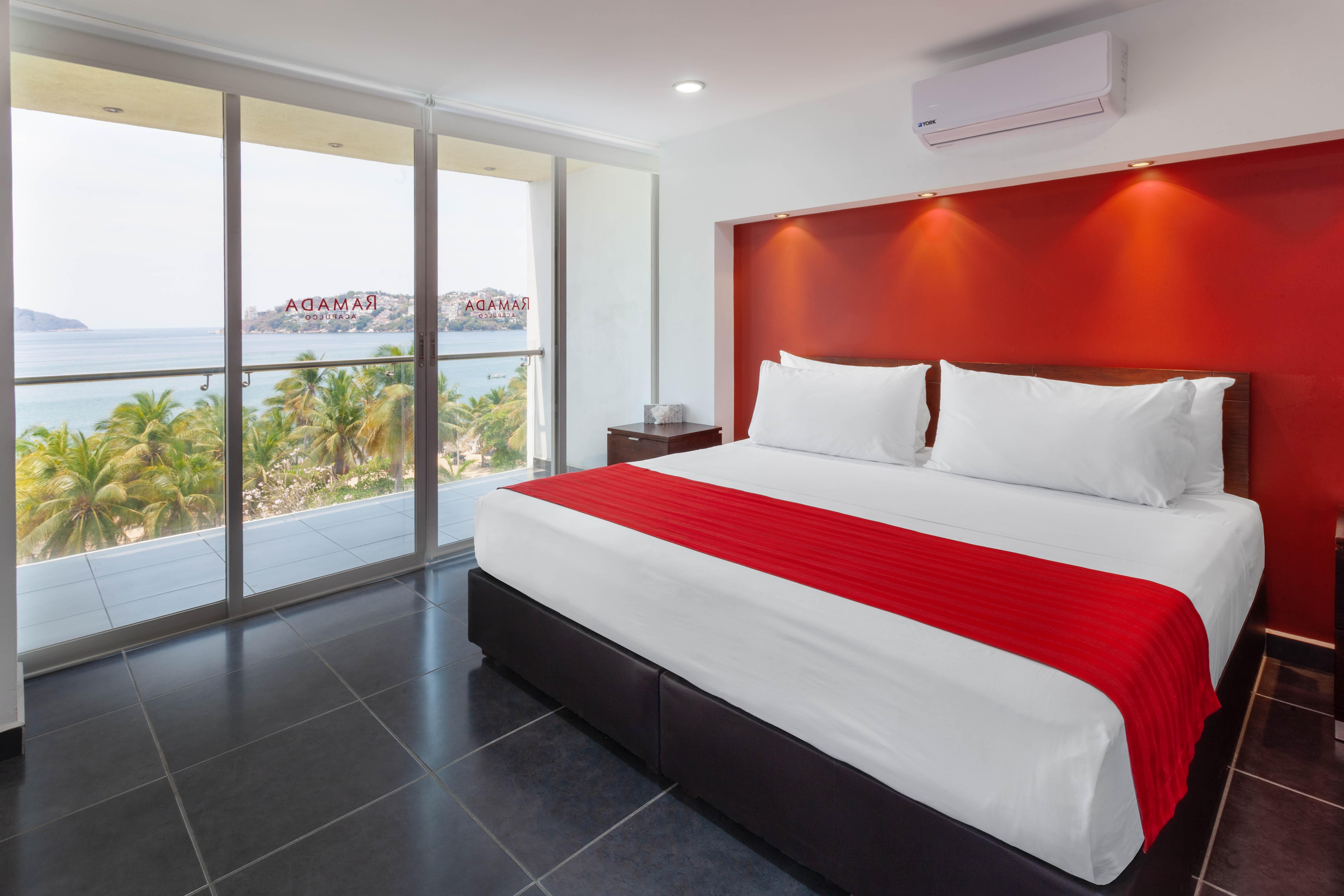 Ramada By Wyndham Acapulco Hotel & Suites Esterno foto