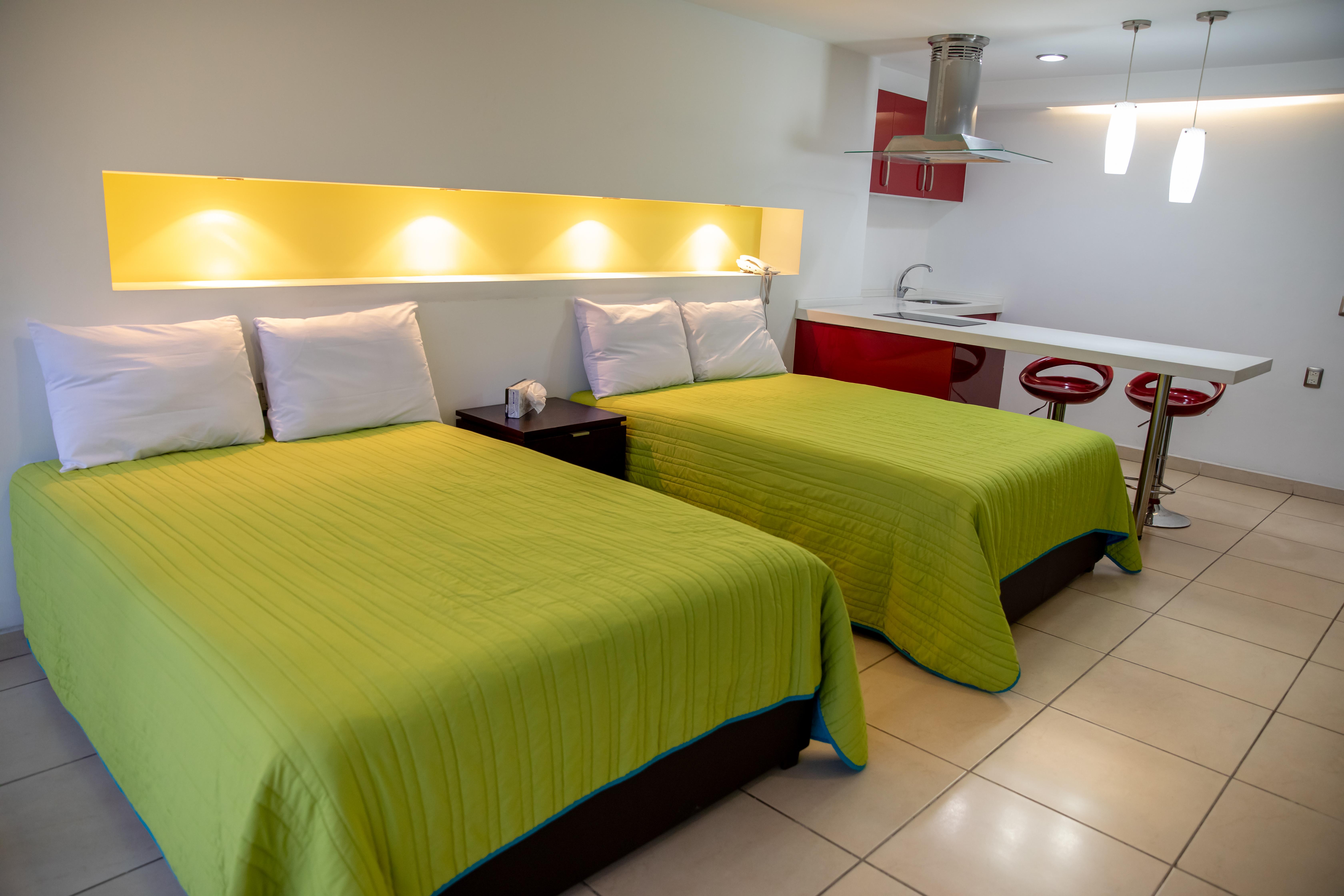 Ramada By Wyndham Acapulco Hotel & Suites Esterno foto