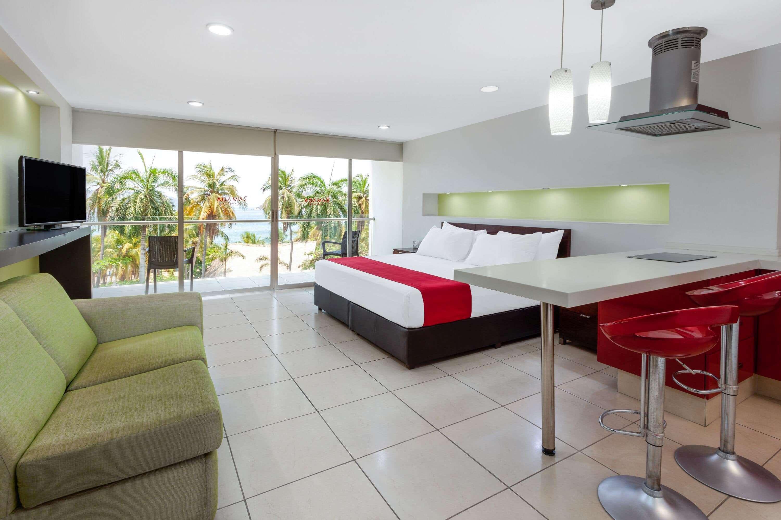 Ramada By Wyndham Acapulco Hotel & Suites Esterno foto