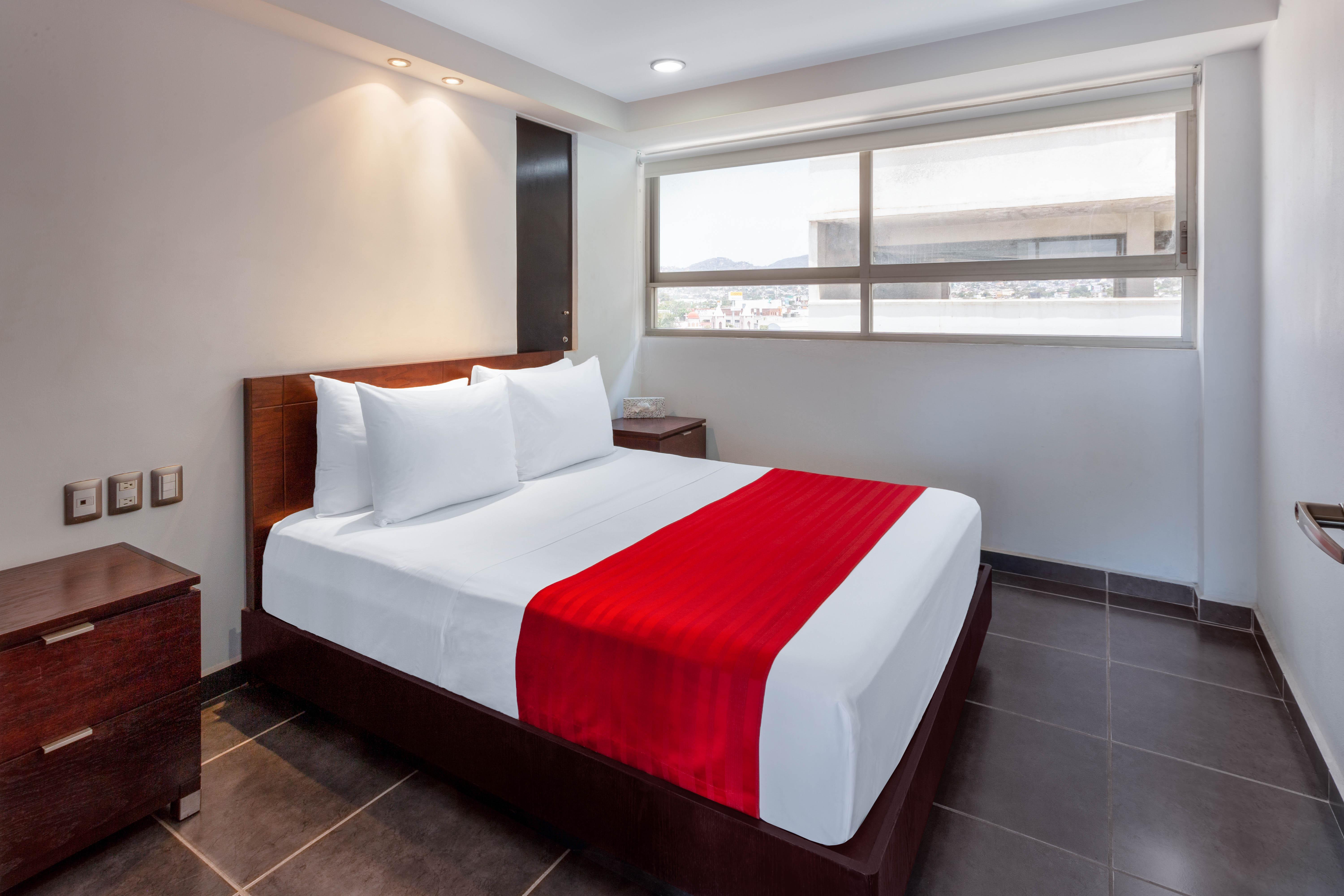 Ramada By Wyndham Acapulco Hotel & Suites Esterno foto