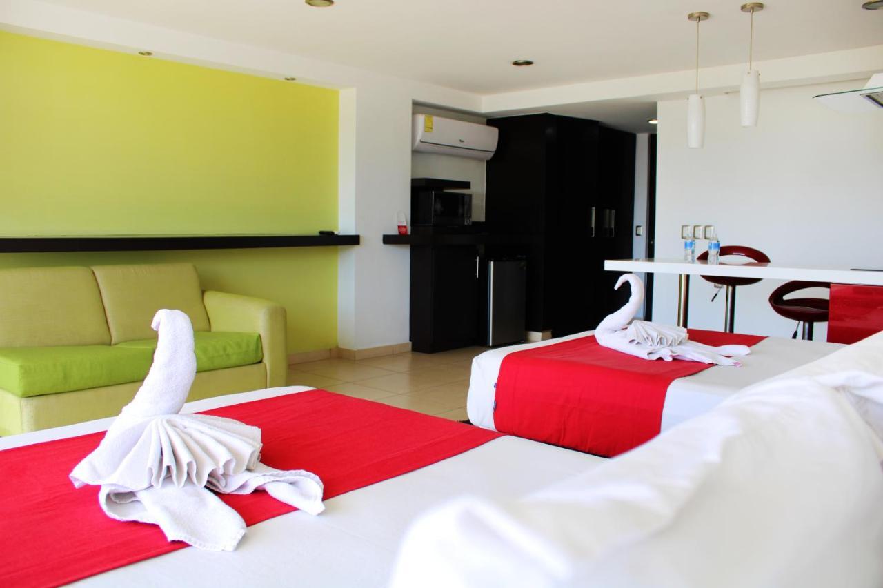Ramada By Wyndham Acapulco Hotel & Suites Esterno foto