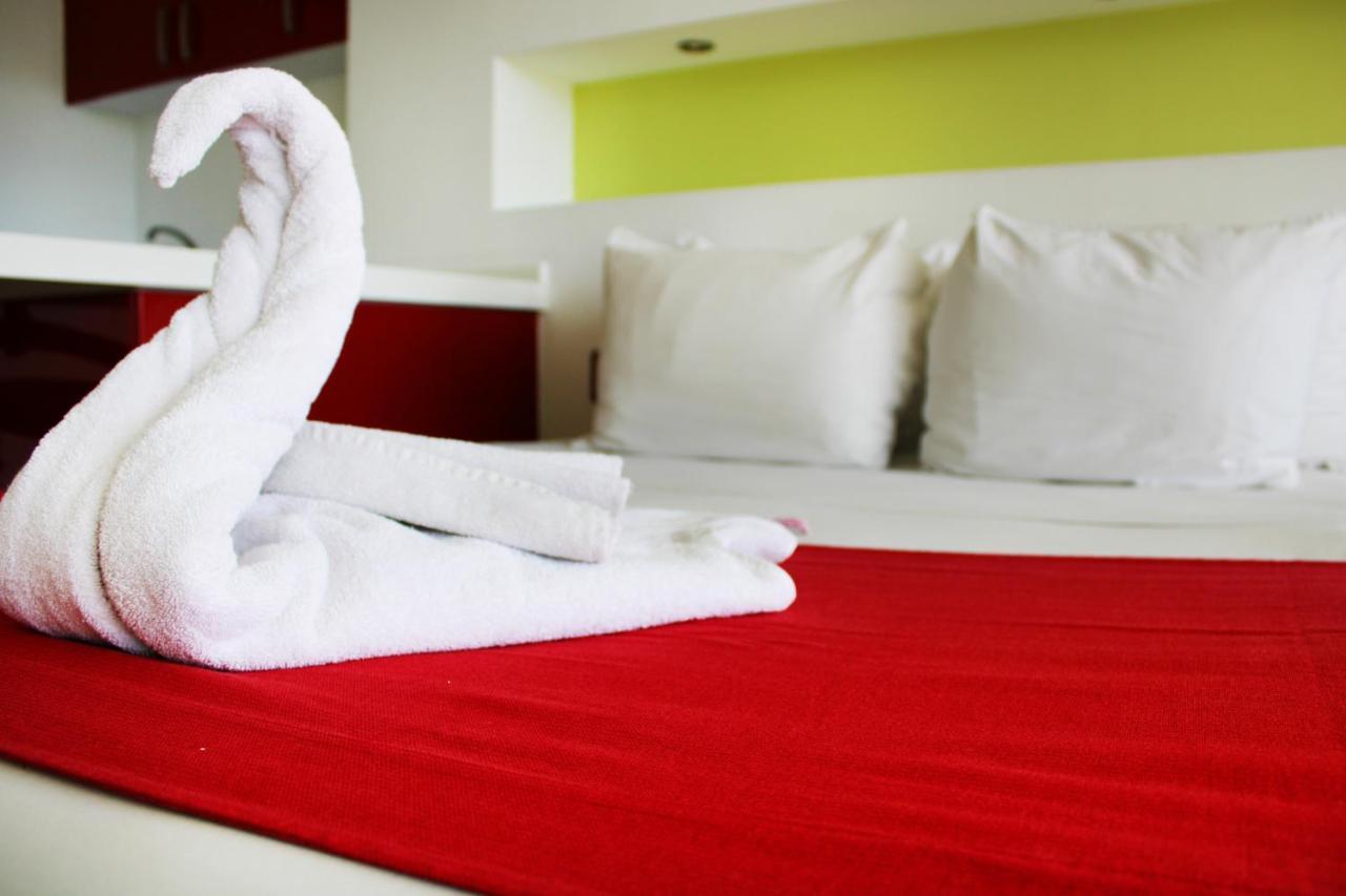 Ramada By Wyndham Acapulco Hotel & Suites Esterno foto