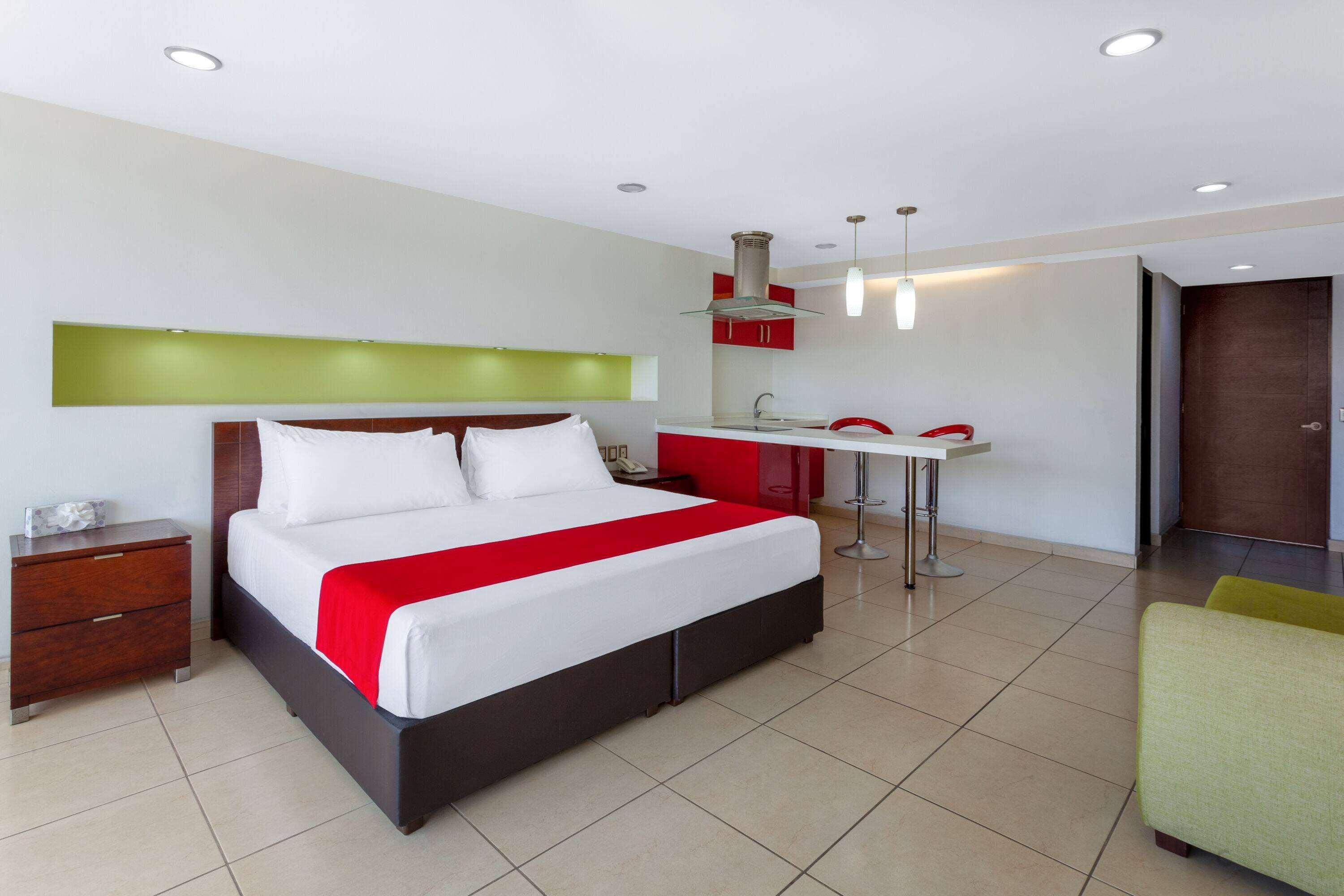 Ramada By Wyndham Acapulco Hotel & Suites Esterno foto