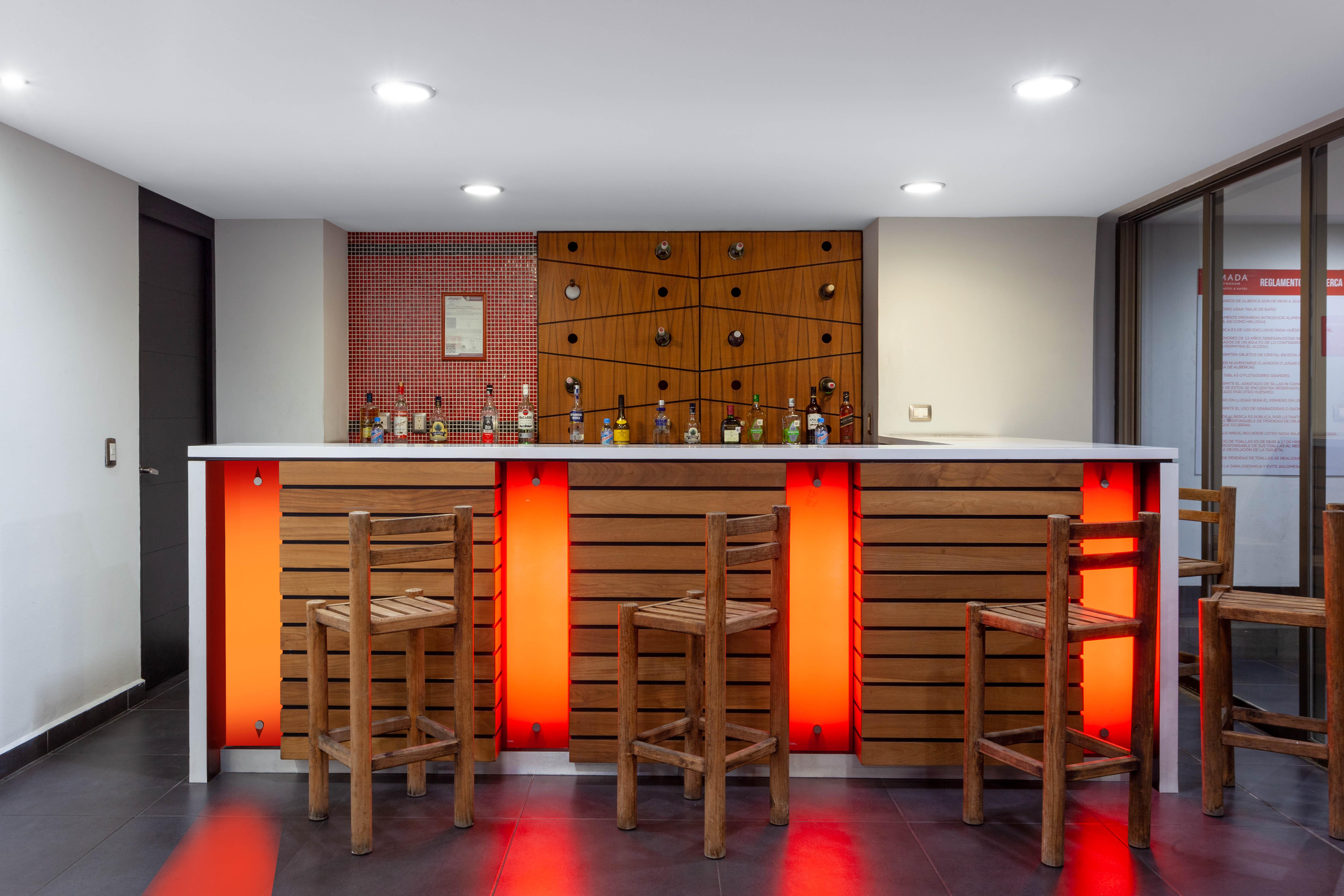 Ramada By Wyndham Acapulco Hotel & Suites Esterno foto