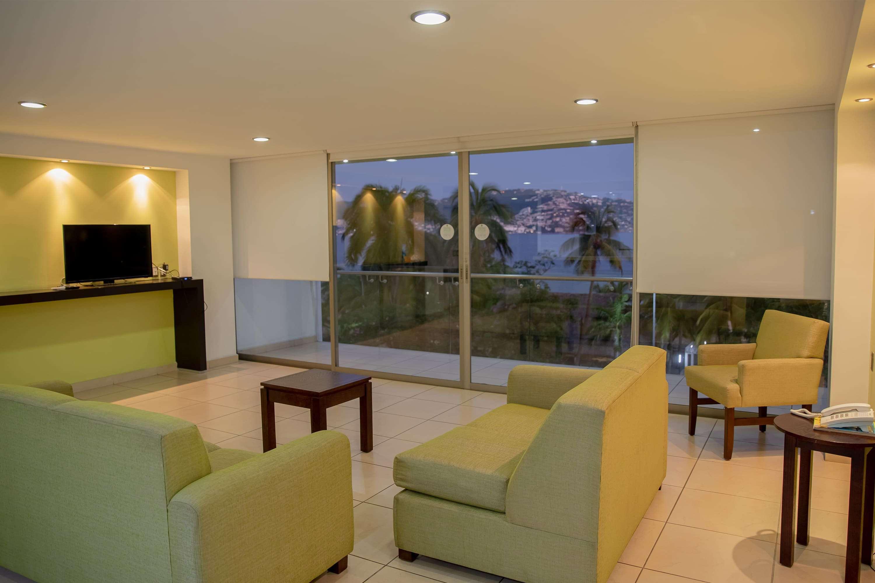 Ramada By Wyndham Acapulco Hotel & Suites Esterno foto