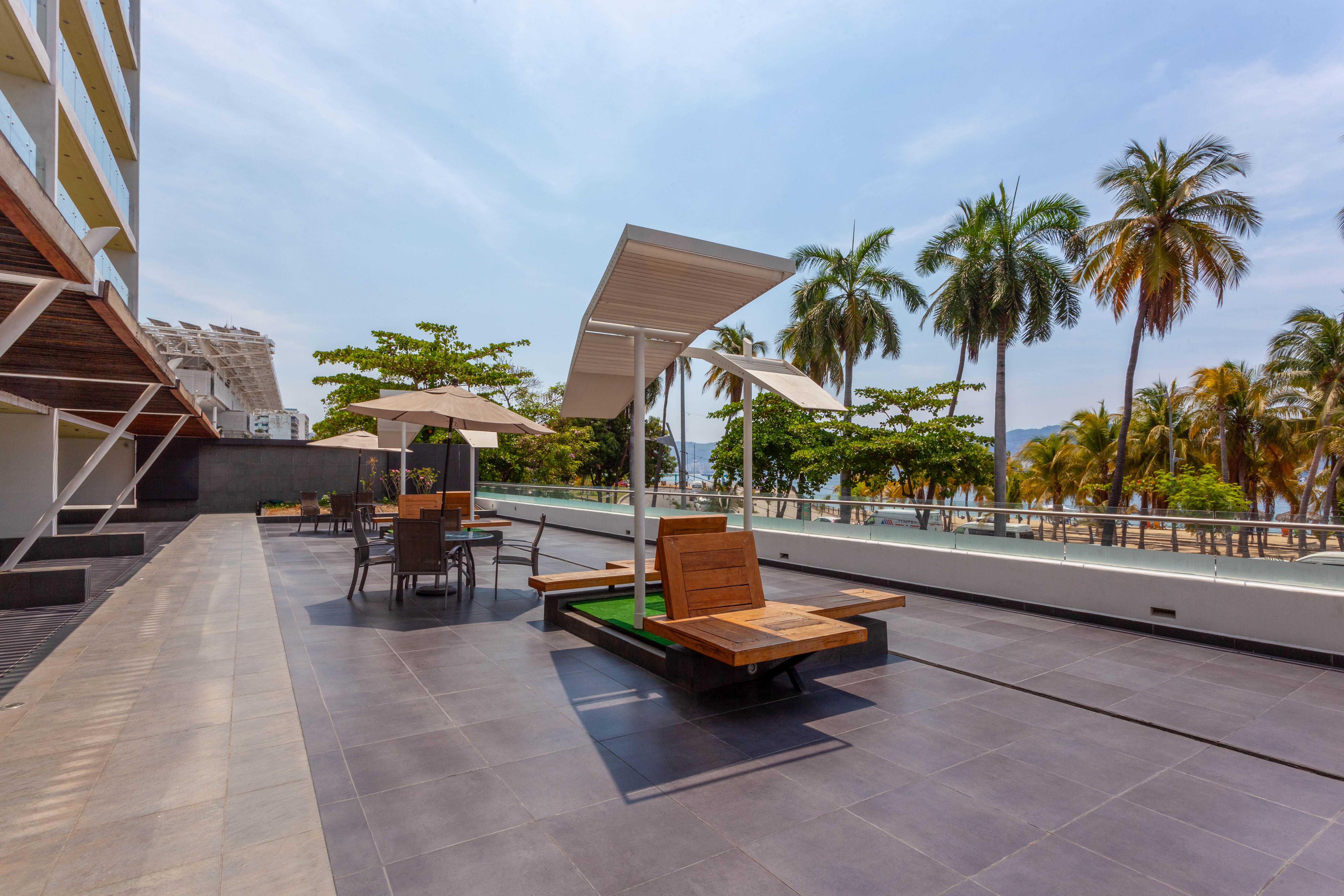 Ramada By Wyndham Acapulco Hotel & Suites Esterno foto