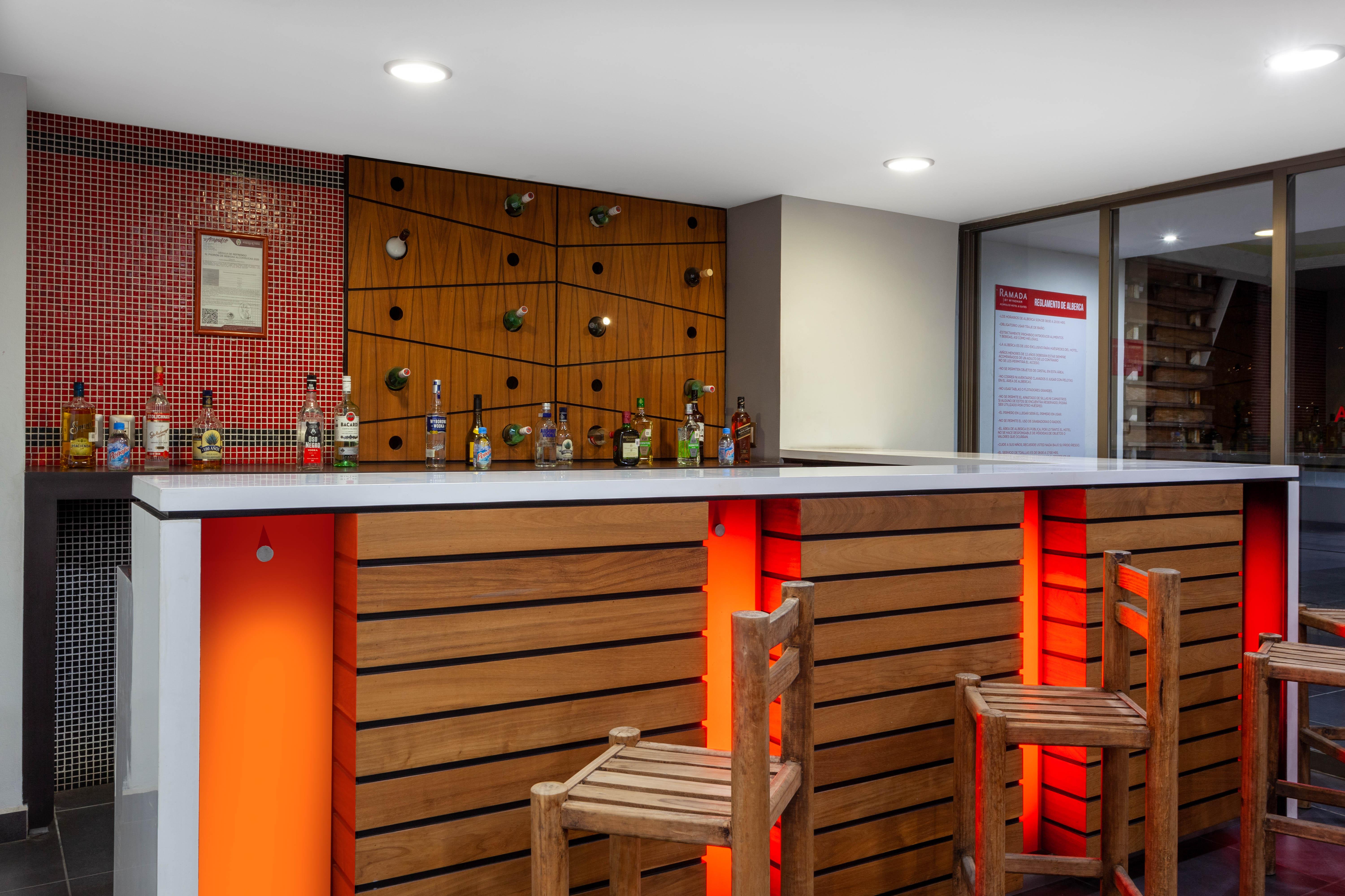 Ramada By Wyndham Acapulco Hotel & Suites Esterno foto