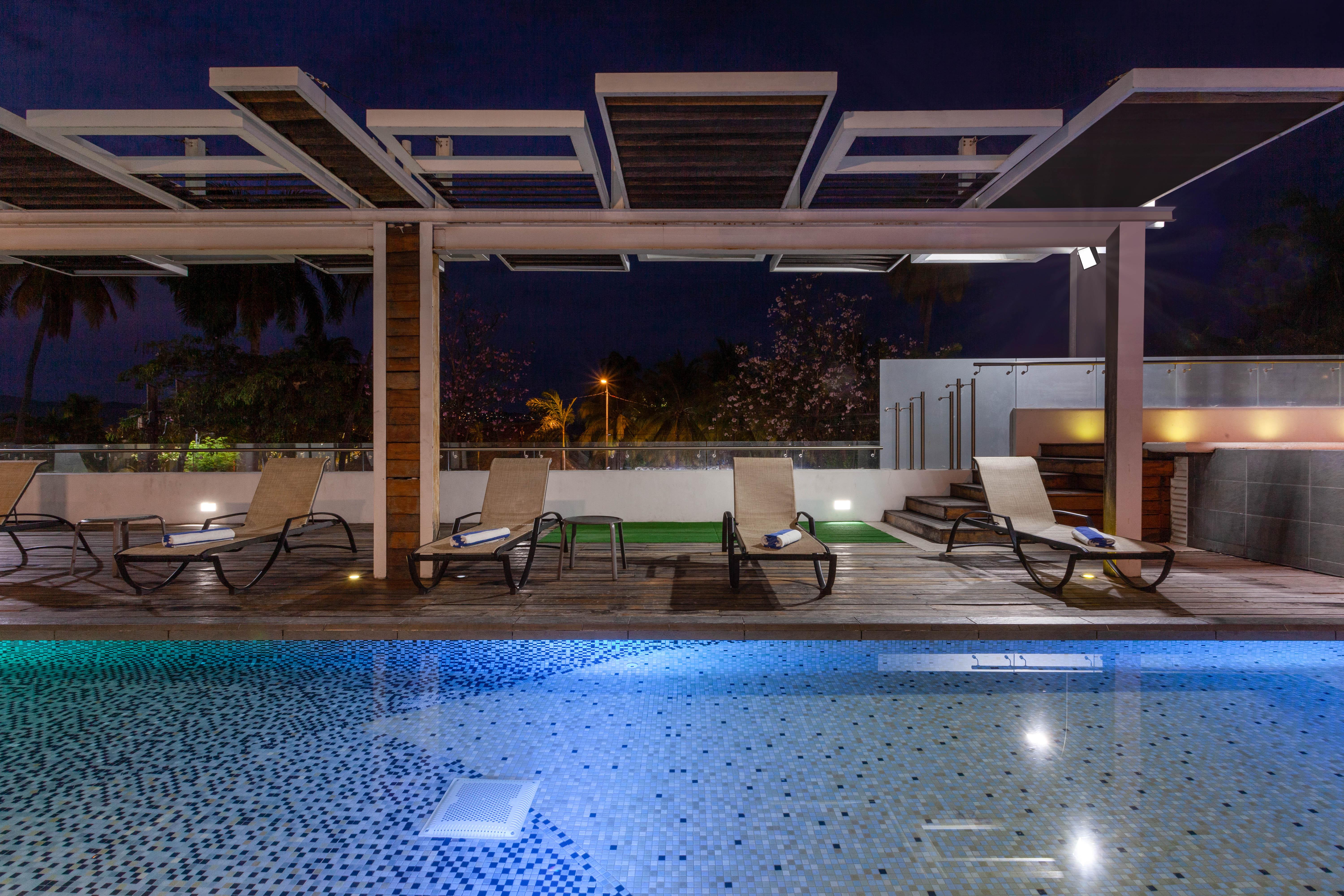 Ramada By Wyndham Acapulco Hotel & Suites Esterno foto