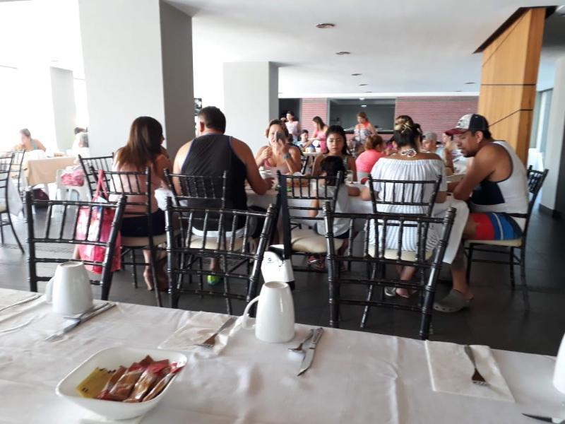 Ramada By Wyndham Acapulco Hotel & Suites Esterno foto
