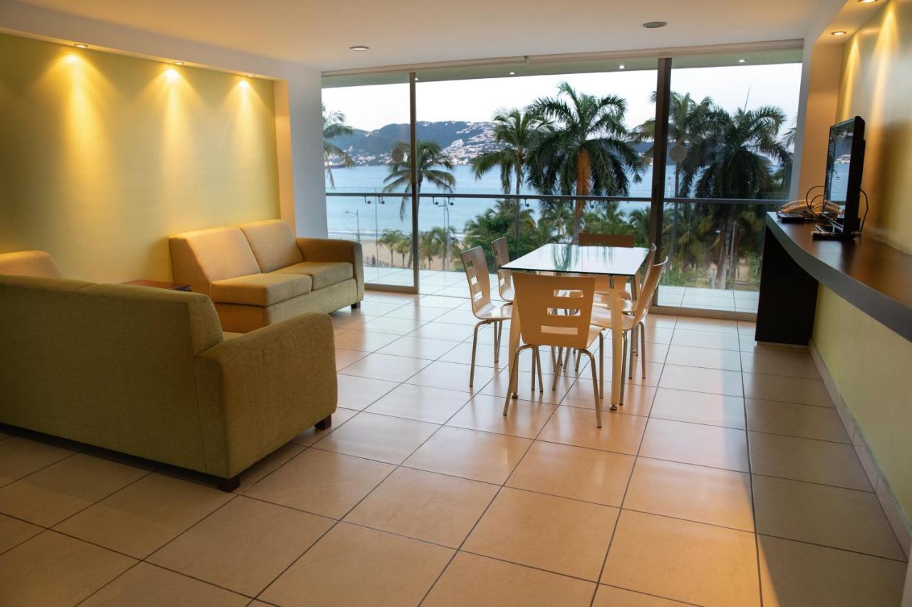 Ramada By Wyndham Acapulco Hotel & Suites Esterno foto