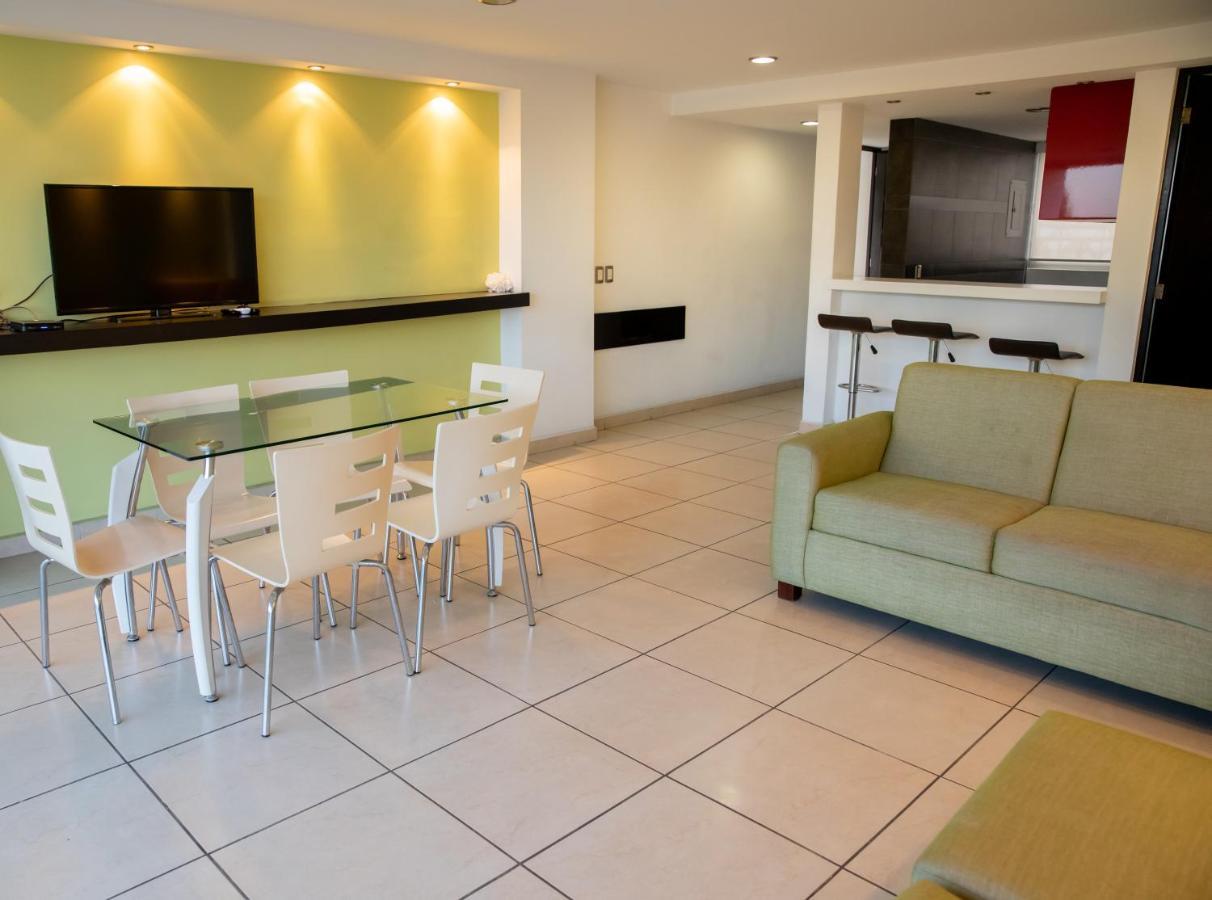 Ramada By Wyndham Acapulco Hotel & Suites Esterno foto