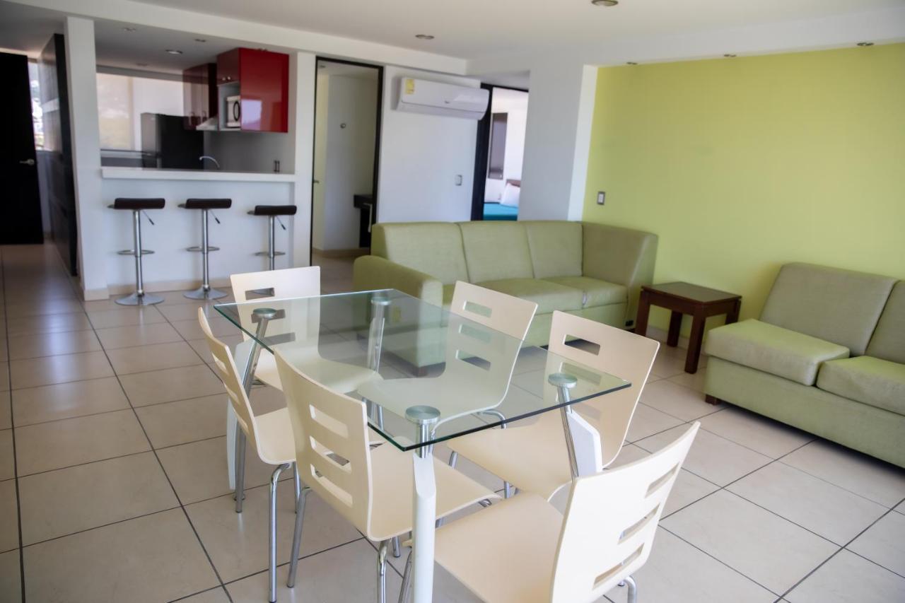 Ramada By Wyndham Acapulco Hotel & Suites Esterno foto